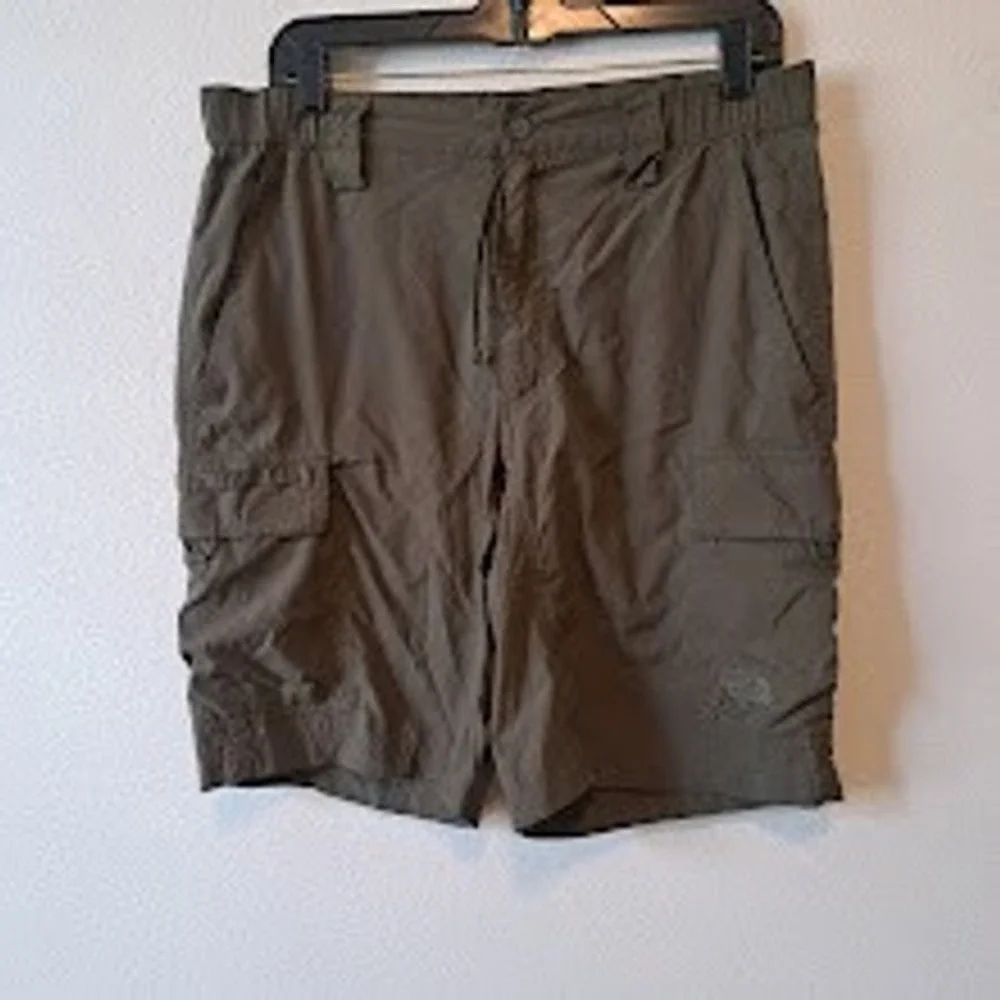 The North Face Mens Cargo Shorts Olive Green Hiking Outdoor‎ Stow Pocket Size M